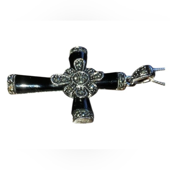 Sterling silver and black cross necklace - Picture 4 of 6